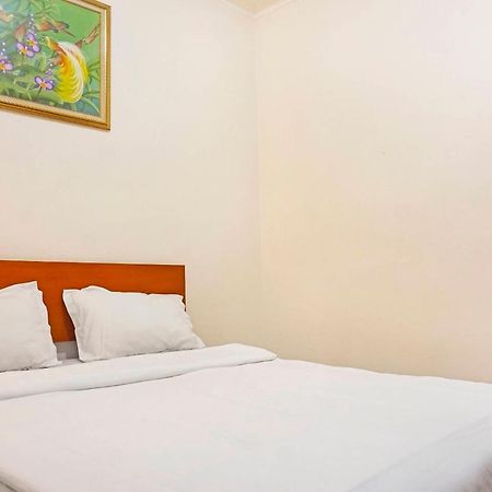 Collection O 91380 Golden Mansion Hotel Джакарта Екстериор снимка
