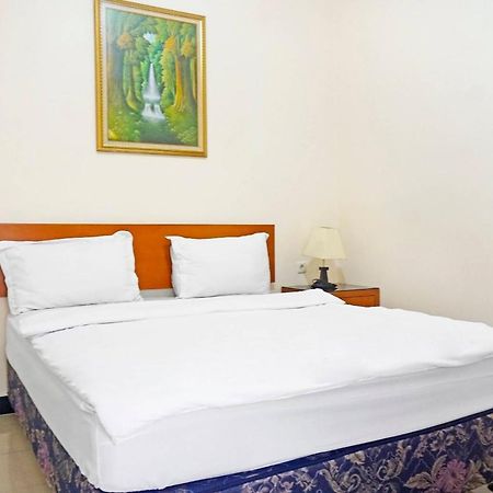 Collection O 91380 Golden Mansion Hotel Джакарта Екстериор снимка