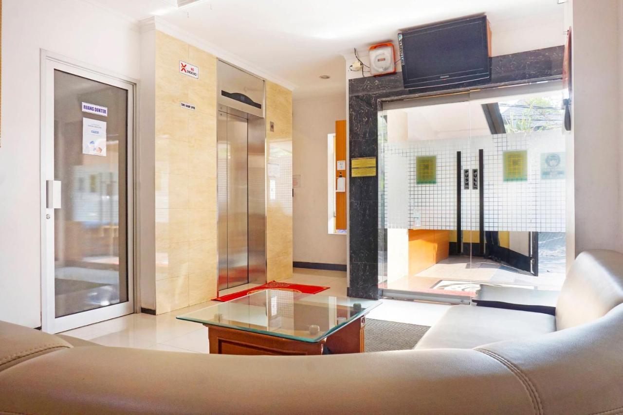 Collection O 91380 Golden Mansion Hotel Джакарта Екстериор снимка