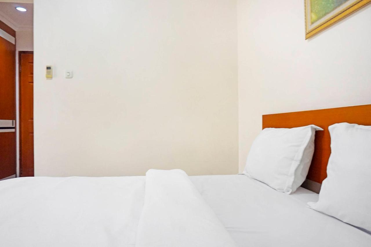 Collection O 91380 Golden Mansion Hotel Джакарта Екстериор снимка