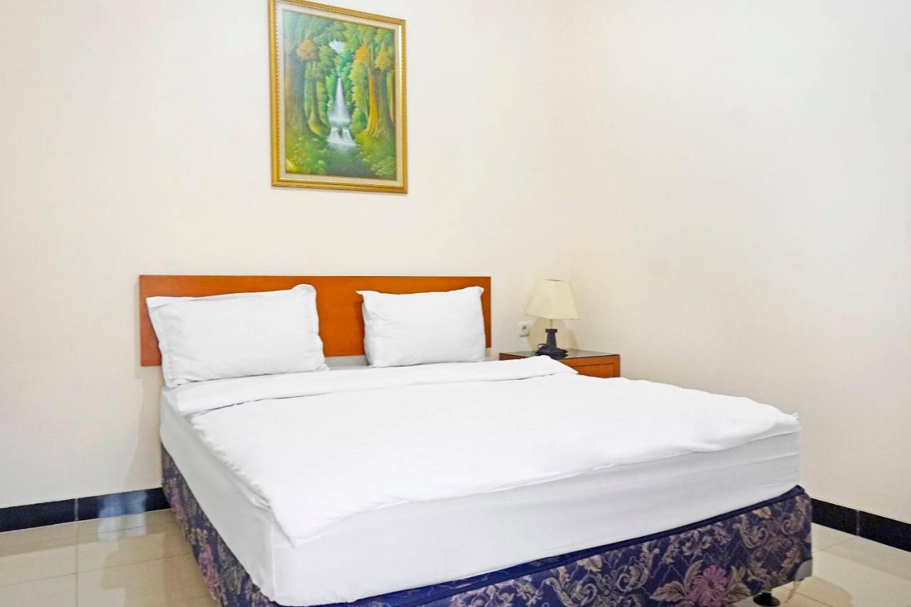 Collection O 91380 Golden Mansion Hotel Джакарта Екстериор снимка