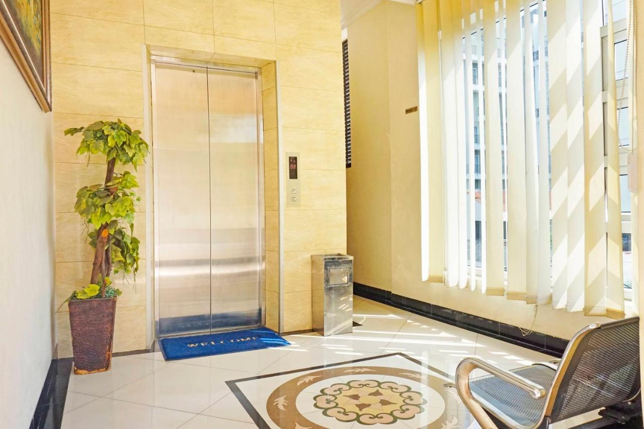 Collection O 91380 Golden Mansion Hotel Джакарта Екстериор снимка